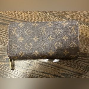 LV Zippy wallet